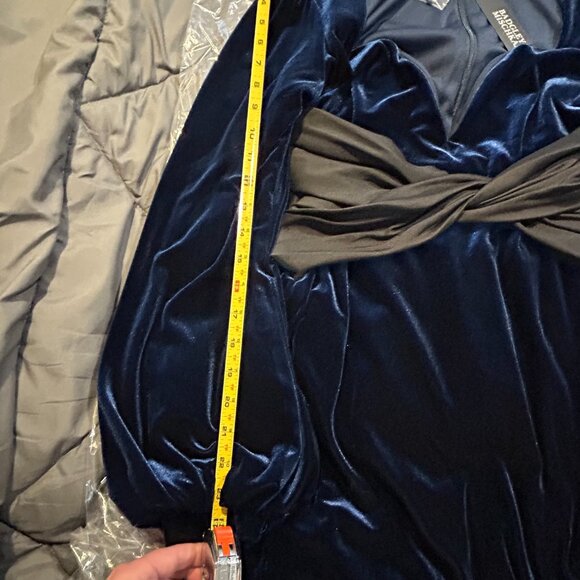 Badgley Mischka Blue Velvet Plunge Neckline Long Sleeve Midi - Picture 11 of 11